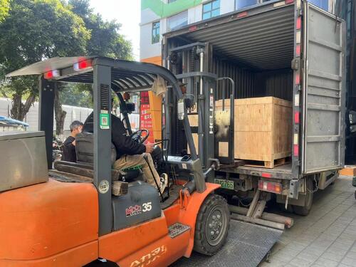 Latest company news about How to Reduce Damage Risk When Shipping Large LCD Panels Internationally